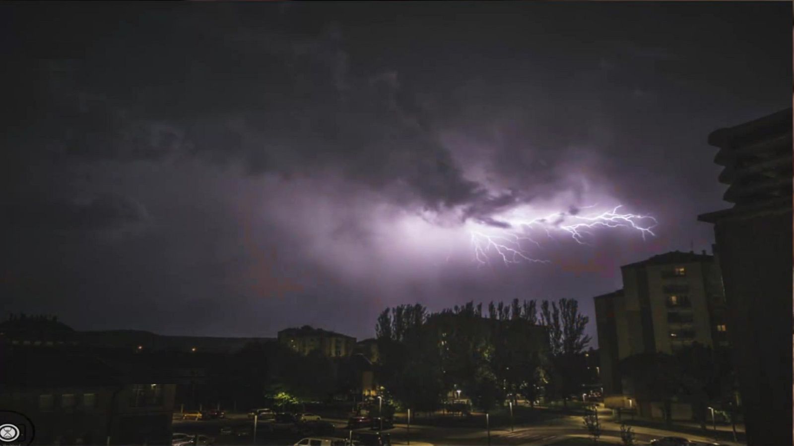 Tormentas localmente fuertes a primeras horas en Mallorca y Menorca - ver ahora
