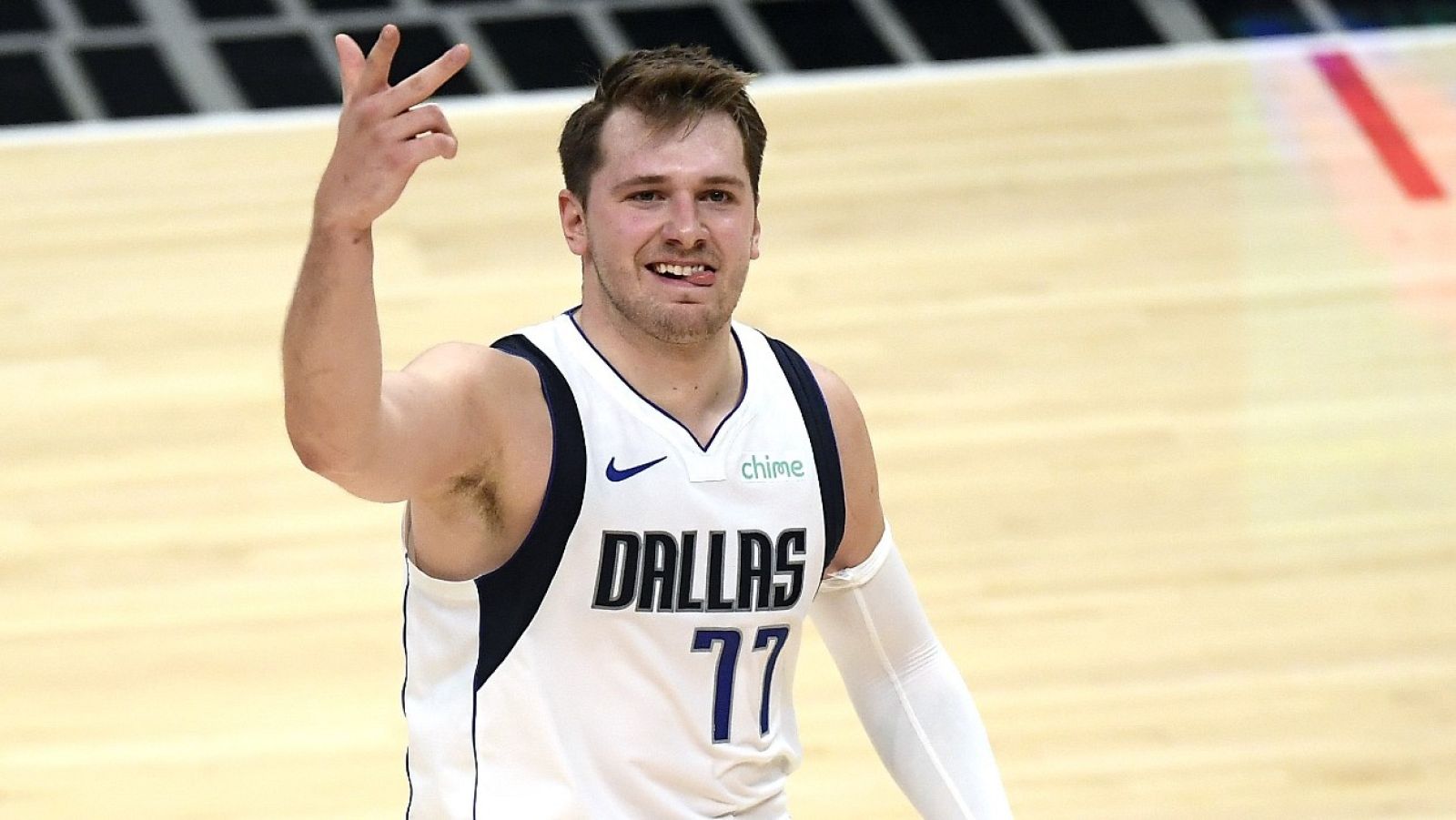Exhibición de Doncic en la victoria de Dallas ante Clippers | Ver