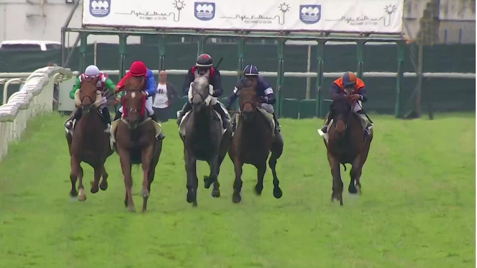 Hípica - Circuito nacional de carreras de caballos, desde el Hipódromo de San Sebastián - ver ahora