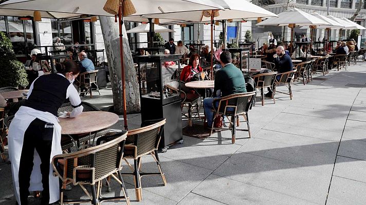 Telediario 1 - Choque por las nuevas medidas: varias comunidades anuncian que no acatarán las restricciones a la hostelería