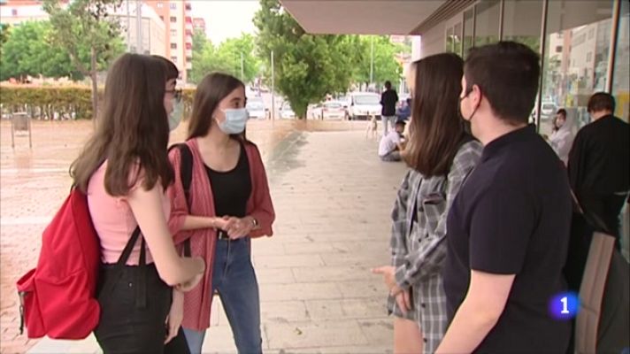 L'Informatiu - 40 mil alumnes preparen la selectivitat en condicions excepcionals