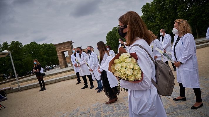 Telediario 1 - Amyts homenajea a los 19 médicos fallecidos en Madrid por la COVID