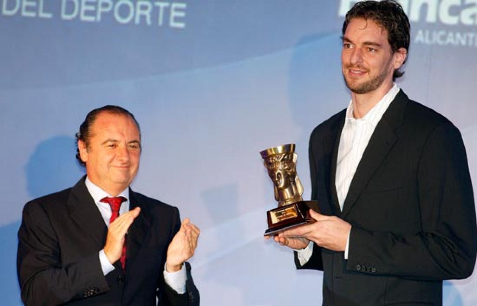 Gasol apura sus últimos homenajes - Baloncesto en RTVE | Ver