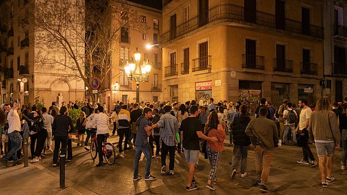 Telediario 1 - Más de 11.000 personas desalojadas este fin de semana en Barcelona por botellones masivos