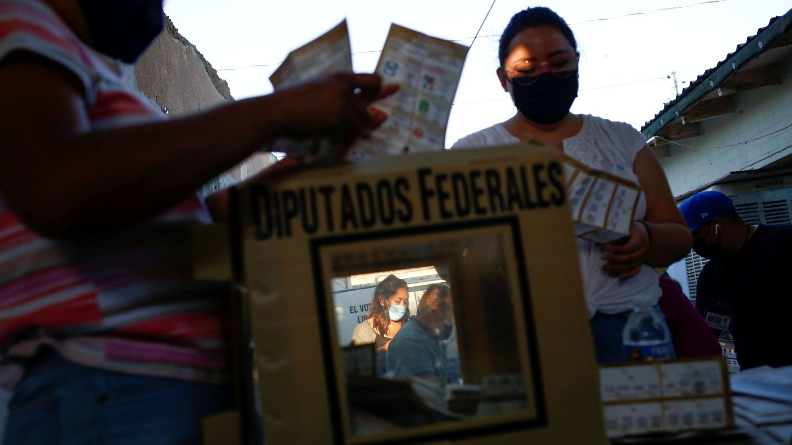 El oficialismo arrasa en las elecciones regionales en México