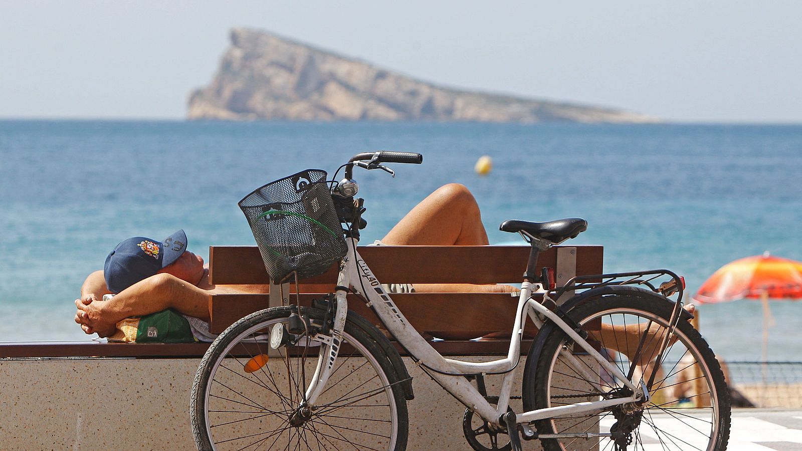 Las comunidades avanzan en la desescalada gracias a la vacunación - Telediario 1 | Ver