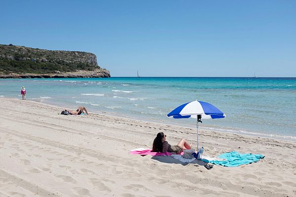 Telediario 1 - España pone en marcha el Certificado COVID Digital en varias comunidades
