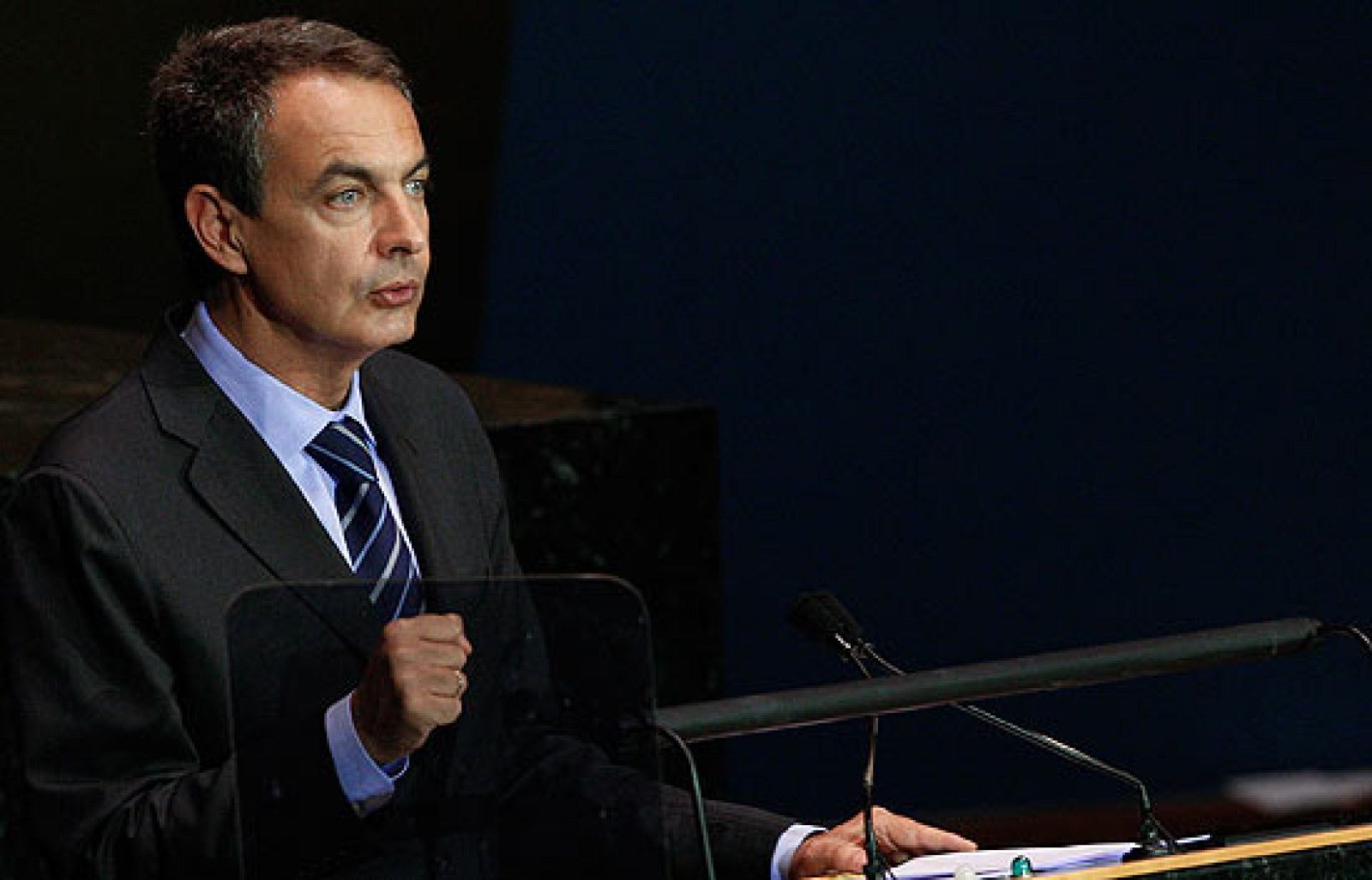 Zapatero agradece a los medios de comunicación el trato sobre la foto de su familia | Ver