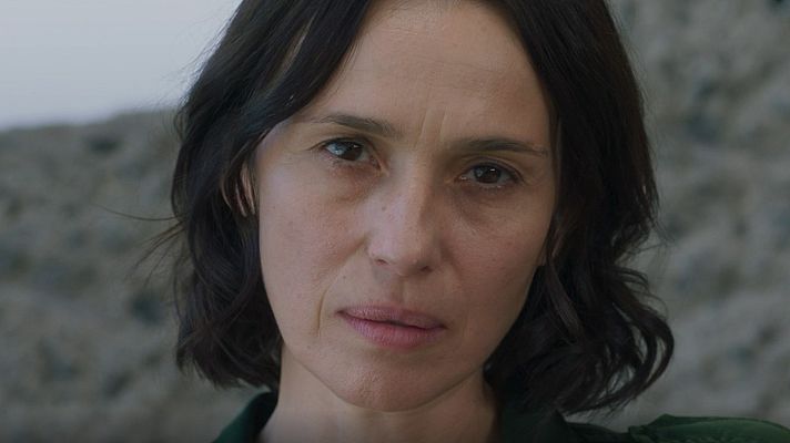 Modo Digital - BSO 'Solo una vez': Vídeoclip 'Bajo la piel' de Alice Wonder