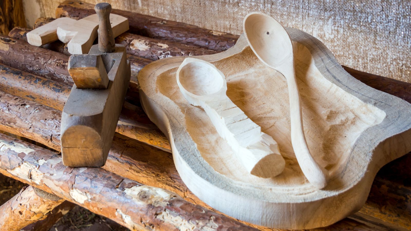 Aquí la Tierra - El arte de hacer cucharas de un olivo