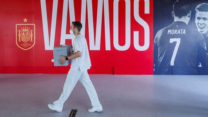 Telediario 1 - La Selección se vacuna contra el coronavirus y las últimas pruebas no registran más positivos