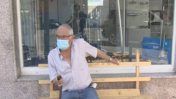 Telediario 1 - Un jubilado fabrica un banco para su mujer con artrosis