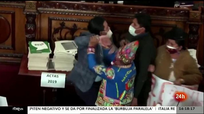 Parlamento - A tortas en el Parlamento de Bolivia