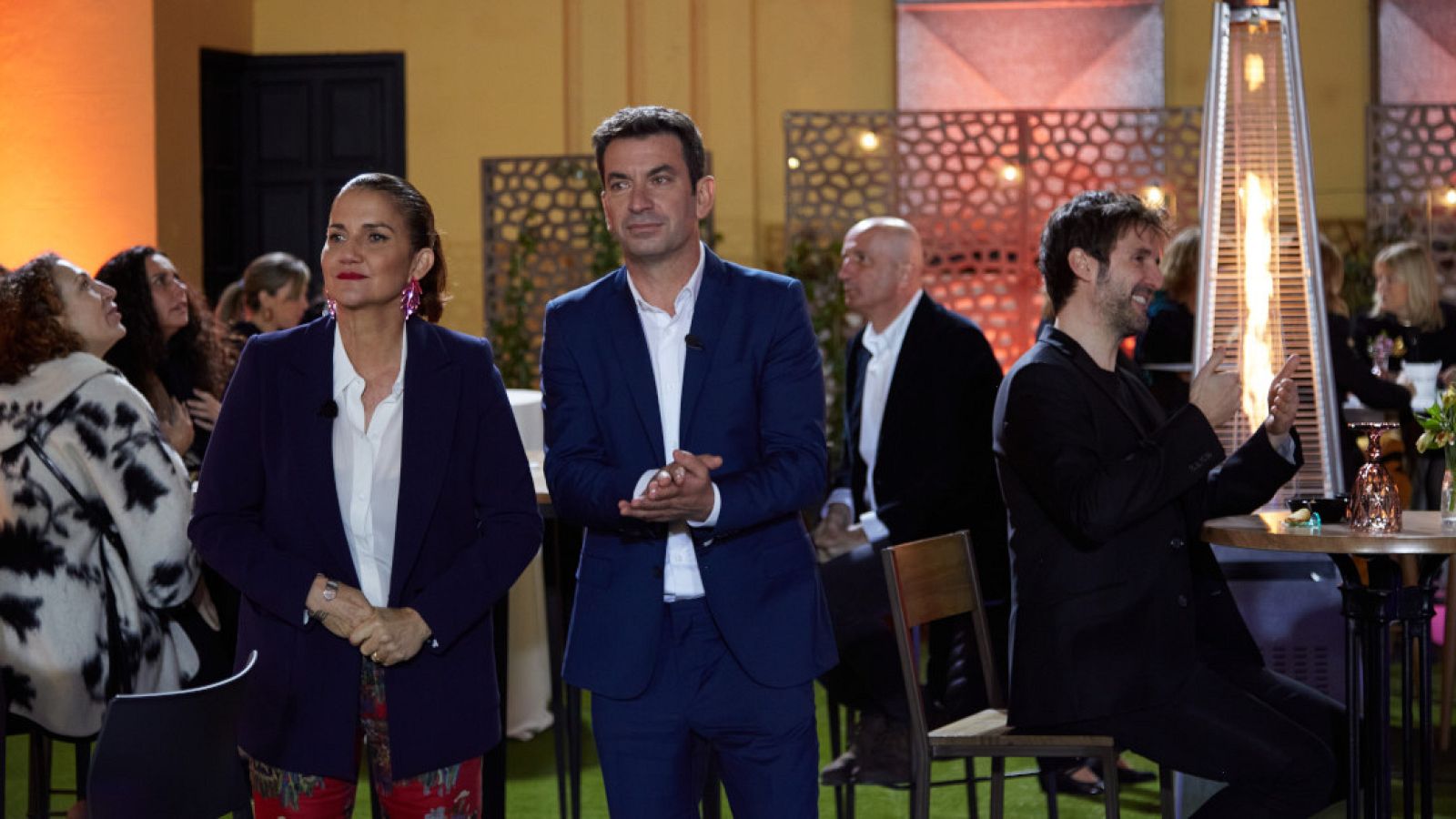 Arturo Valls entra en cocinas para conocer a los aspirantes | Ver