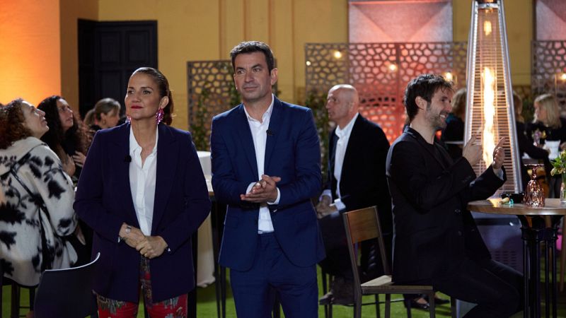 Arturo Valls entra en cocinas para conocer a los aspirantes | Ver