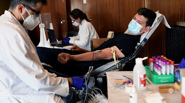 Telediario 1 - El Día del Donante de Sangre, ante el reto de animar a los jóvenes a participar