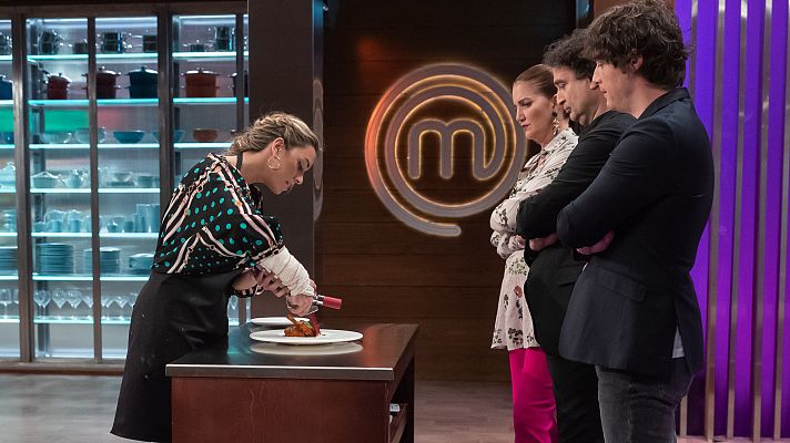MasterChef - La increíble entrega de María pese a las heridas de su brazo