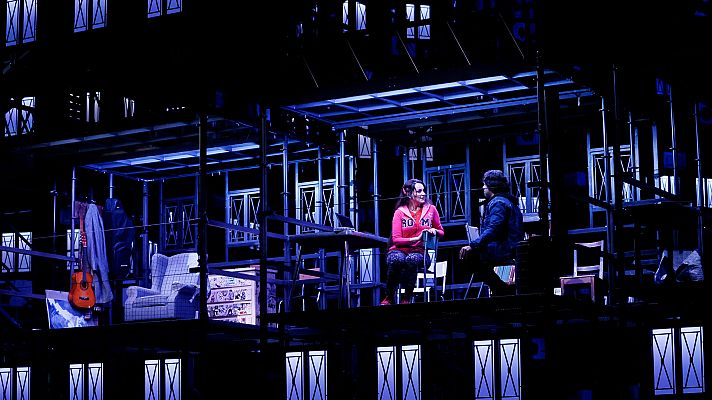 Telediario 2 - La Boheme, una ópera con escenografía con el ADN de la 'Fura dels baus' ambientada en el extrarradio