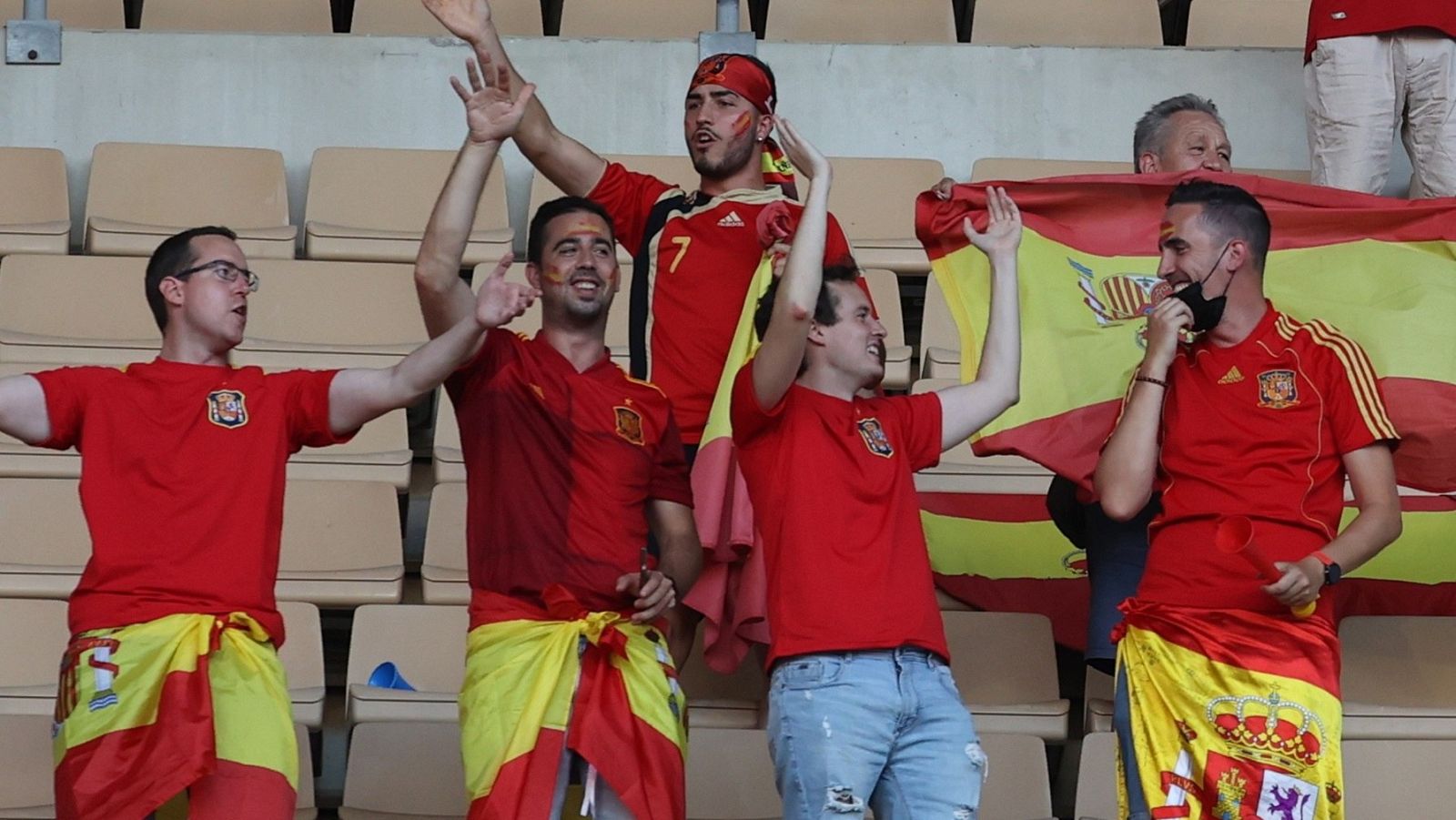 Decepción entre la afición: "España no juega a nada" | Ver