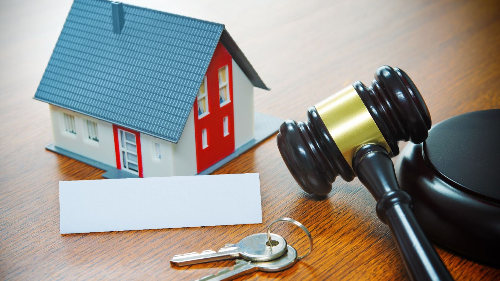 Mónica, madre desahuciada con sus cuatro hijos: "Solo me han ofrecido tres noches de hostal, ¿y luego qué?" - La hora de La 1 | Ver