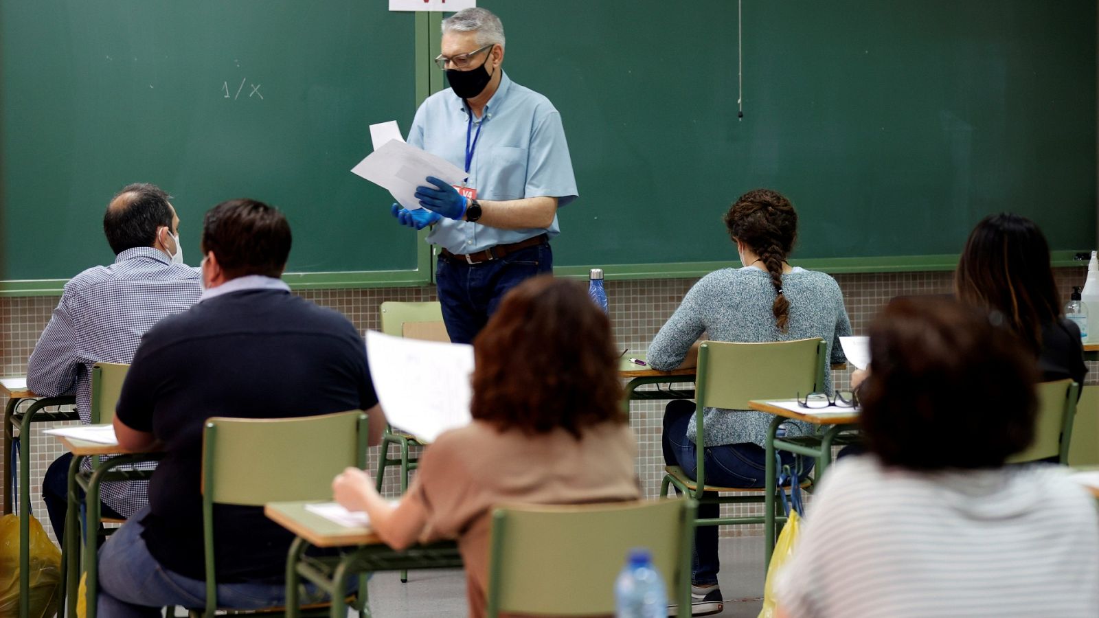 Miles de opositores a docente se examinan este fin de semana en España