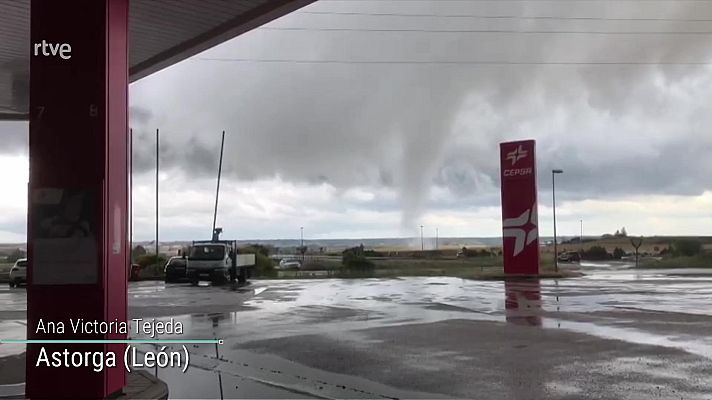 El tiempo - En el tercio oriental peninsular y Baleares, intervalos nubosos y ausencia de precipitaciones. En el resto de la Península, cielos nubosos con chubascos y tormentas
