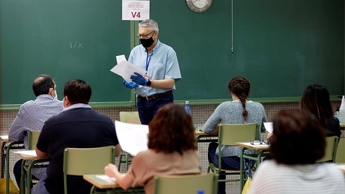 Telediario Fin de Semana - Vuelven las oposiciones a docentes en buena parte de España tras el parón de la pandemia