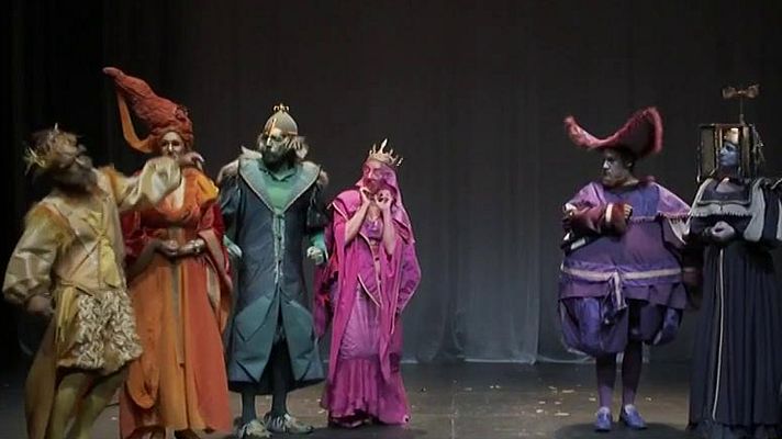 Telediario 1 - "Un musical barroco": la historia más surrealista jamás cantada