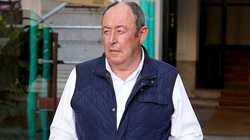 ¡Dale al Play! - Luis Miguel Rodríguez 'el Chatarrero', pillado besando a una mujer: ¿Cómo se lo tomará Ágatha Ruiz de la Prada?