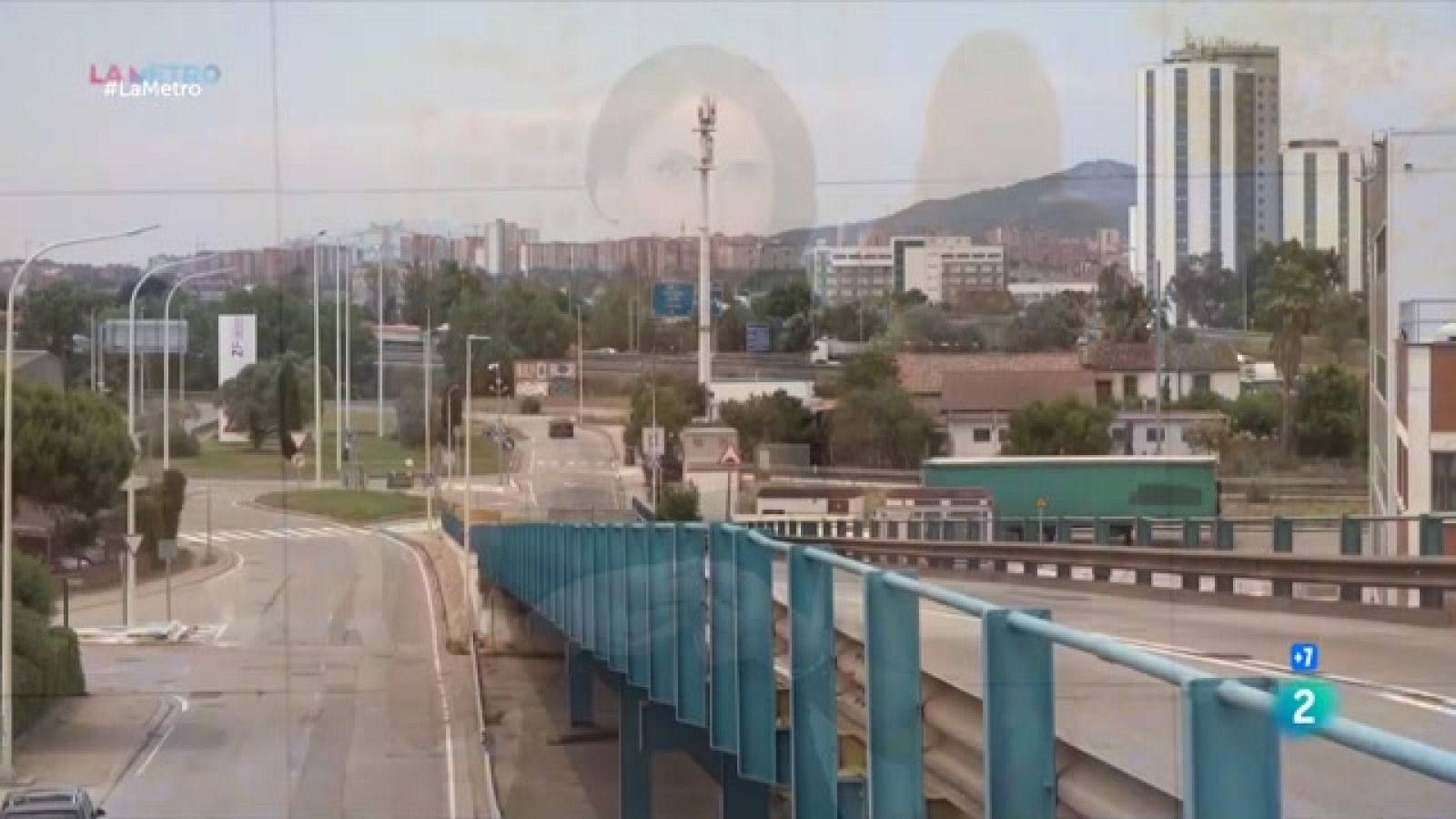 A l'Hospitalet de Llobregat els usuaris reclamen la reobertura urgent del pont de la Feixa Llarga, ara tancat perquè té greus problemes estructurals. És un espai molt transitat per vehicles de gran tonatge perquè uneix la Zona Franca i la Gran VIa.