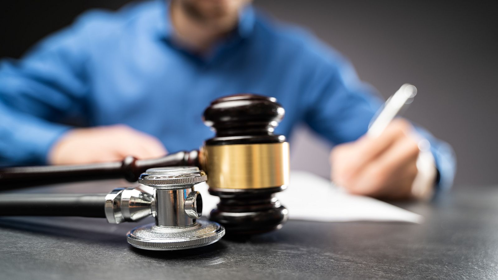 Nueva denuncia por negligencia médica al Hospital del Henares - La hora de La 1 | Ver