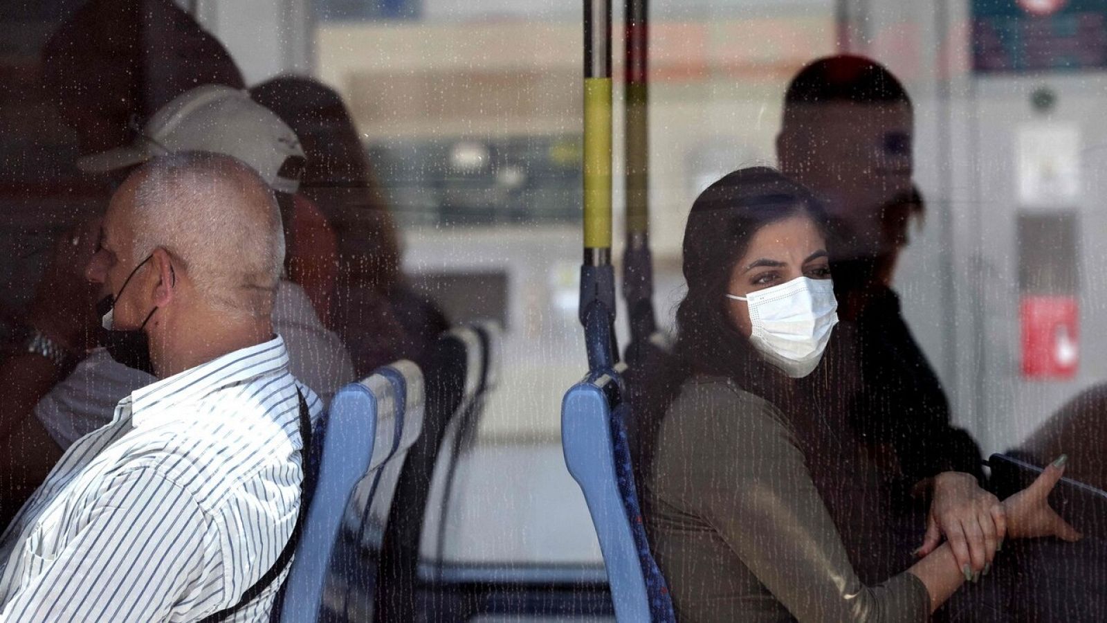 Israel impone de nuevo la mascarilla obligatoria en interiores | Ver
