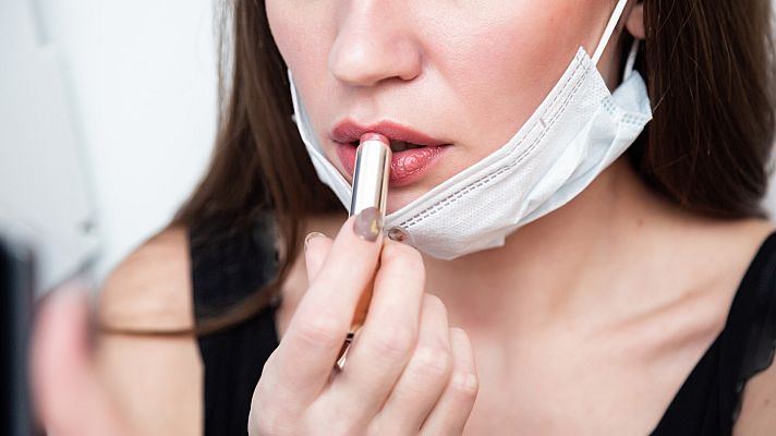 Telediario 1 - Adiós mascarillas, hola maquillaje