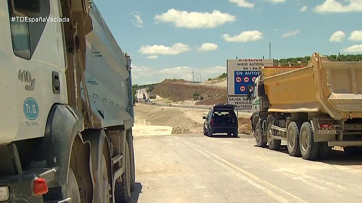 Telediario 1 - Las infraestructuras en la España vaciada: carreteras deficientes y líneas ferroviarias anticuadas