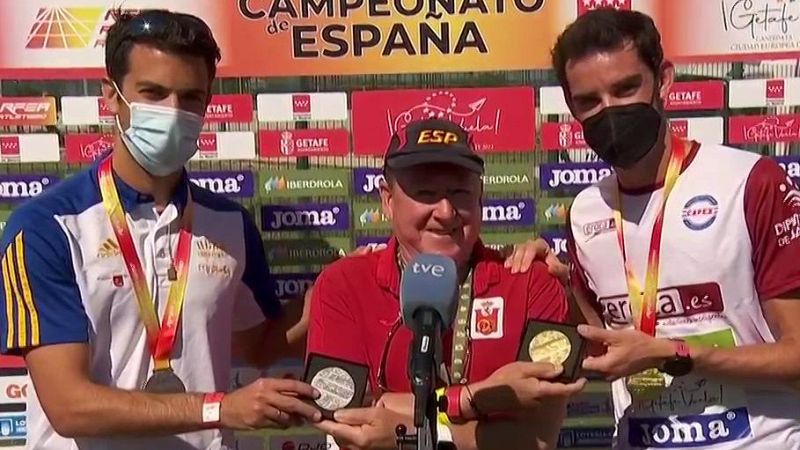 Los entrenadores de atletismo también tocan metal