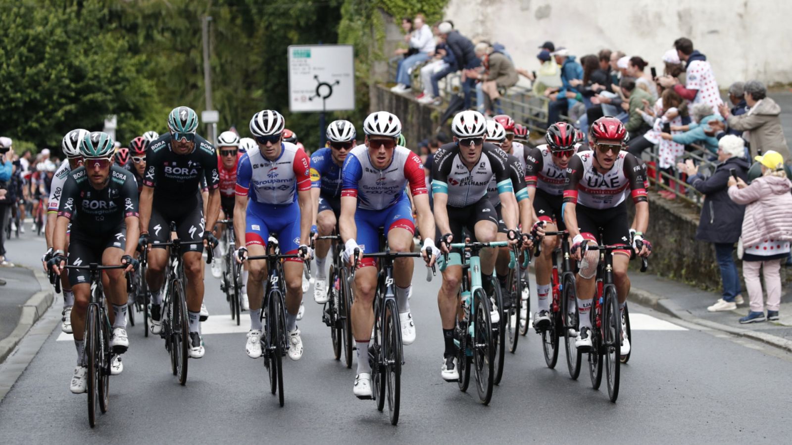 Ciclismo - Tour de Francia. 2ª etapa: Perros-Guirec - Mur de Bretagne Guerlédan (2) - ver ahora