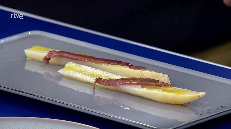 Esp�rragos con anchoas y huevas de salm�n - Como sapiens | Ver