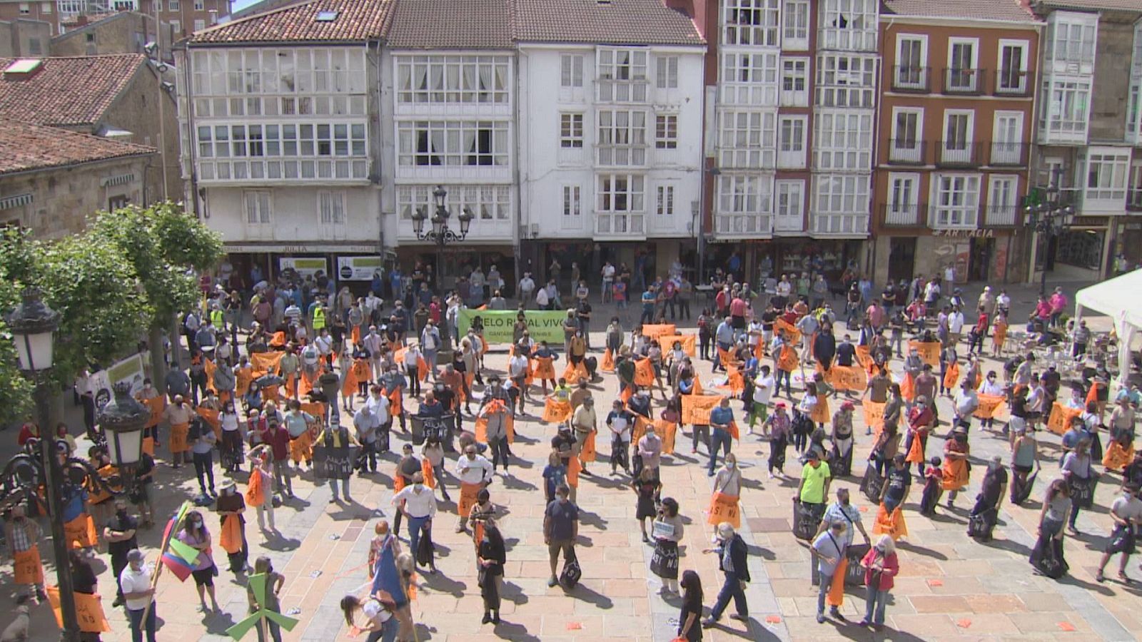 Reinosa acogió el pasado fin de semana una concentración en contra de los parques eólicos - TeleCantabria | Ver