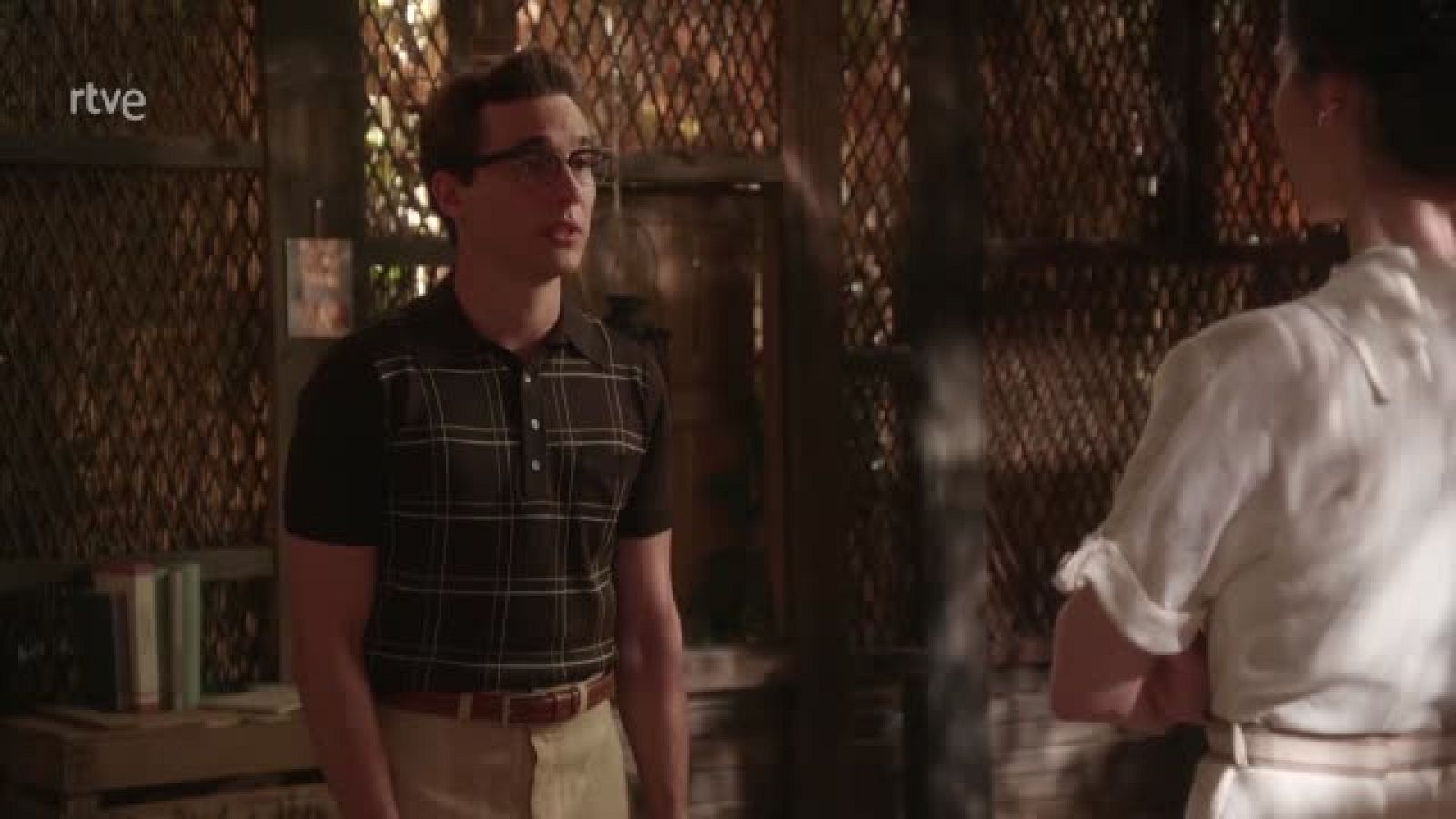 inés y ángel hablan sobre alicia y se perdonan