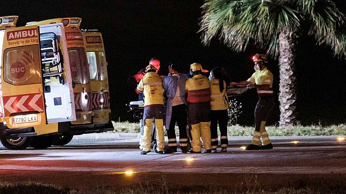 Telediario 1 - Muere una niMuere una niña en el helicóptero de rescate tras pasar 17 días en una patera