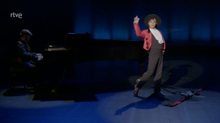 Atención obras - Miguel de Molina al desnudo