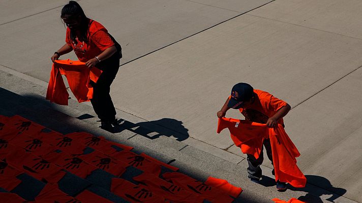 La tarde en 24h - Descubren en Canadá 182 nuevas tumbas sin identificar cerca de un antiguo internado para indígenas