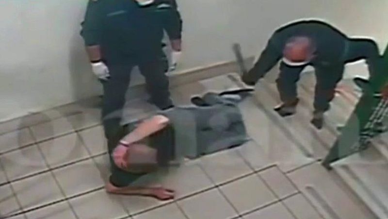Italia suspende a 52 agentes de la policía penitenciaria por maltratar a los reclusos