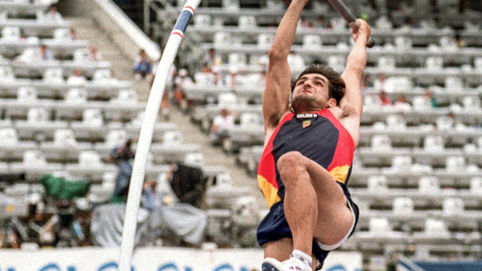 Un año antes de los Juegos de Barcelona, Javier García Chico sufrió una grave lesión en el codo. Los médicos dijeron que sería muy difícil que volviera a competir.