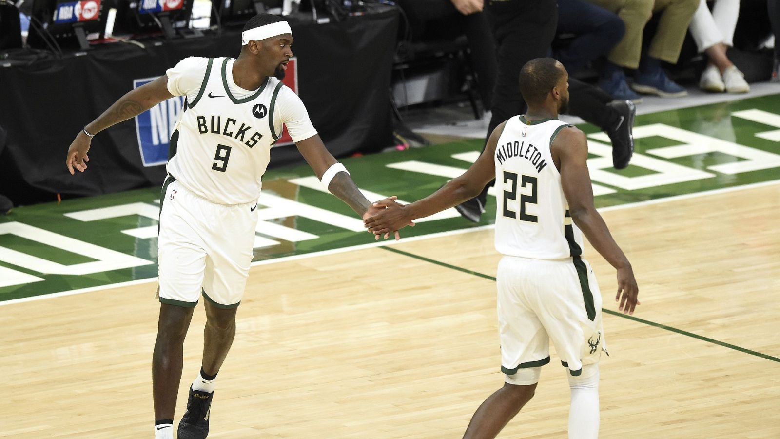 Los Bucks ganan a Hawks y están a un triunfo de las Finales | Ver