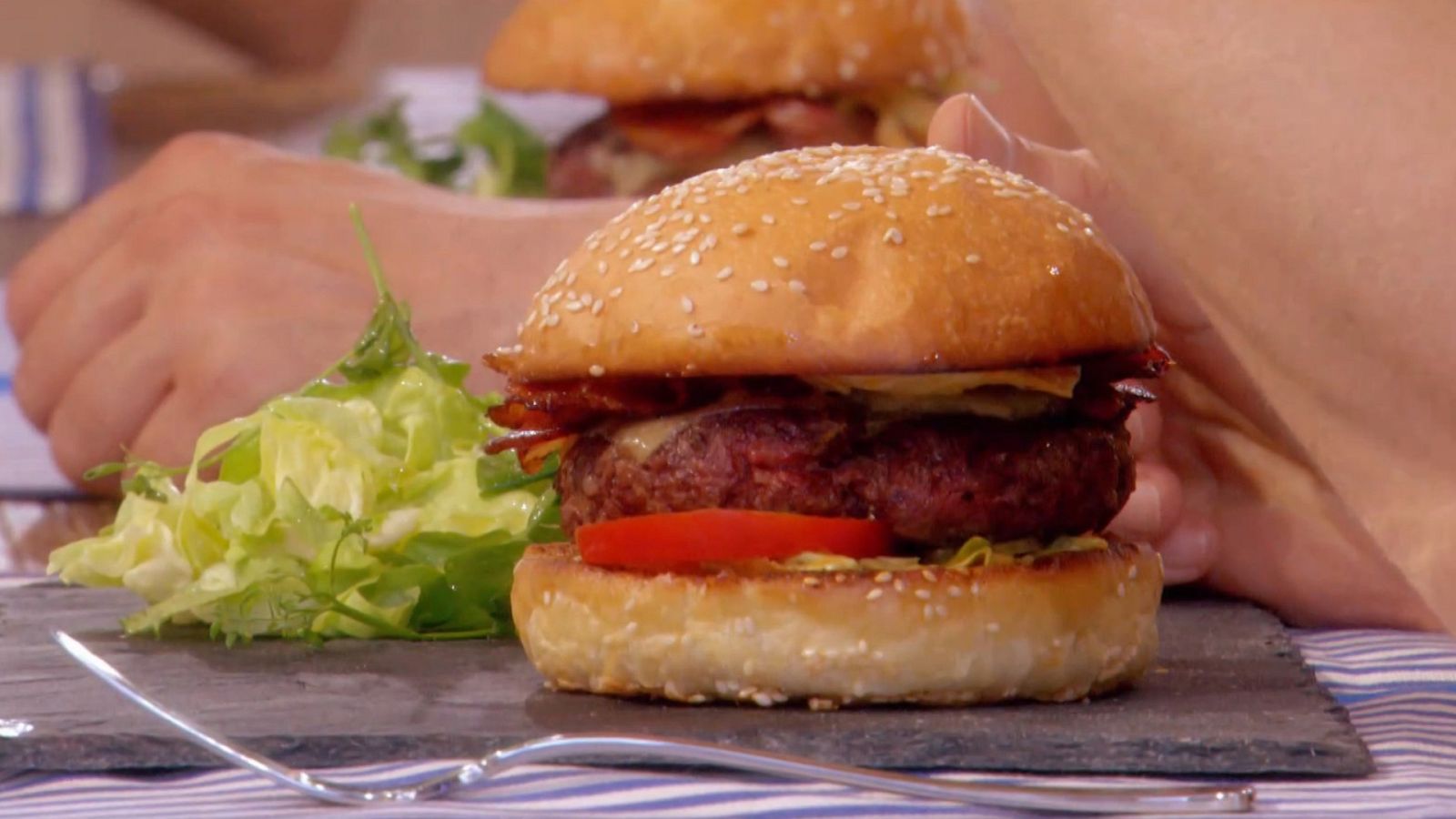 Las recetas de Julie con Thierry Marx - T5 - Episodio 6: Hamburguesa a la carta - ver ahora