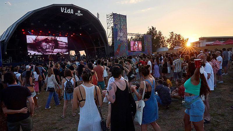 Largas colas en el Vida, el primer festival sin distancia
