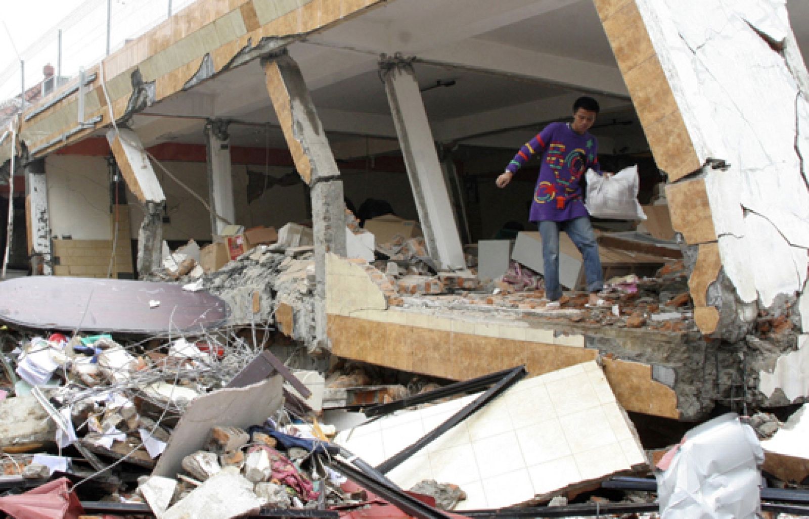 En Sumatra, las últimas datos oficiales hablan ya de 770 muertos | Ver