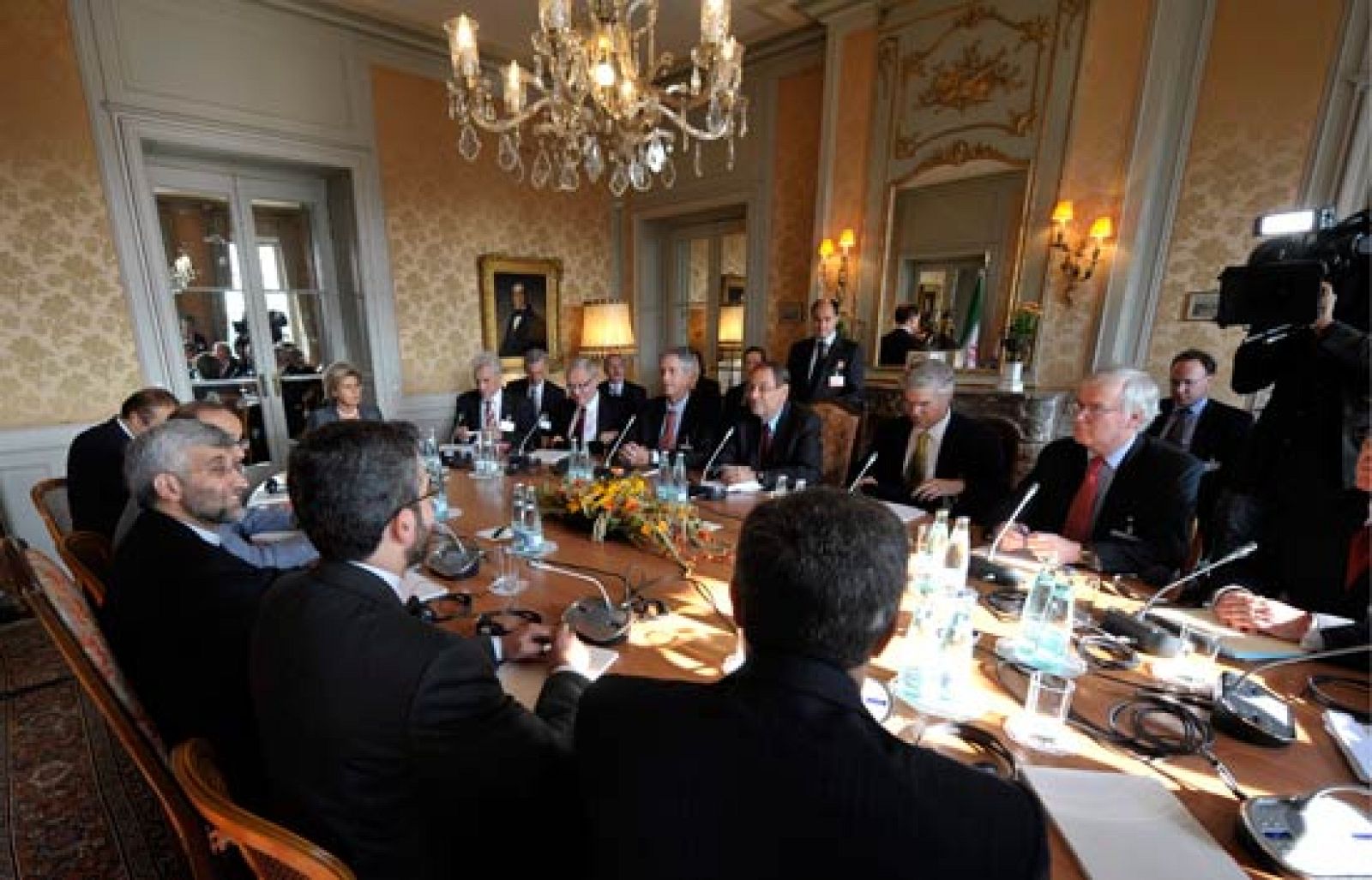 Las grandes potencias mundiales se reúnen con Irán para hablar de su programa nuclear | Ver