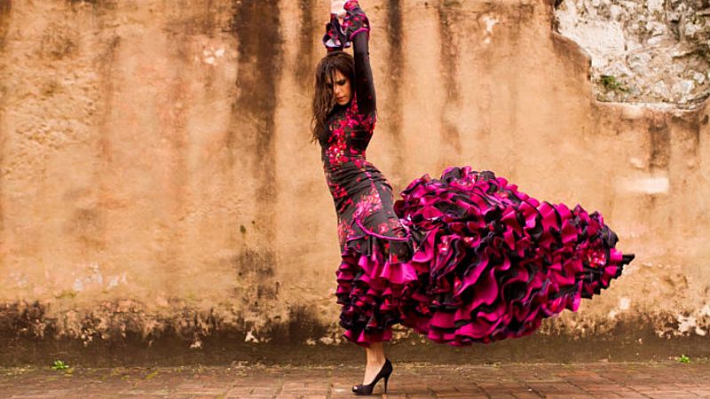 Flash Moda - María Lafuente viste de magia el arte de María Juncal